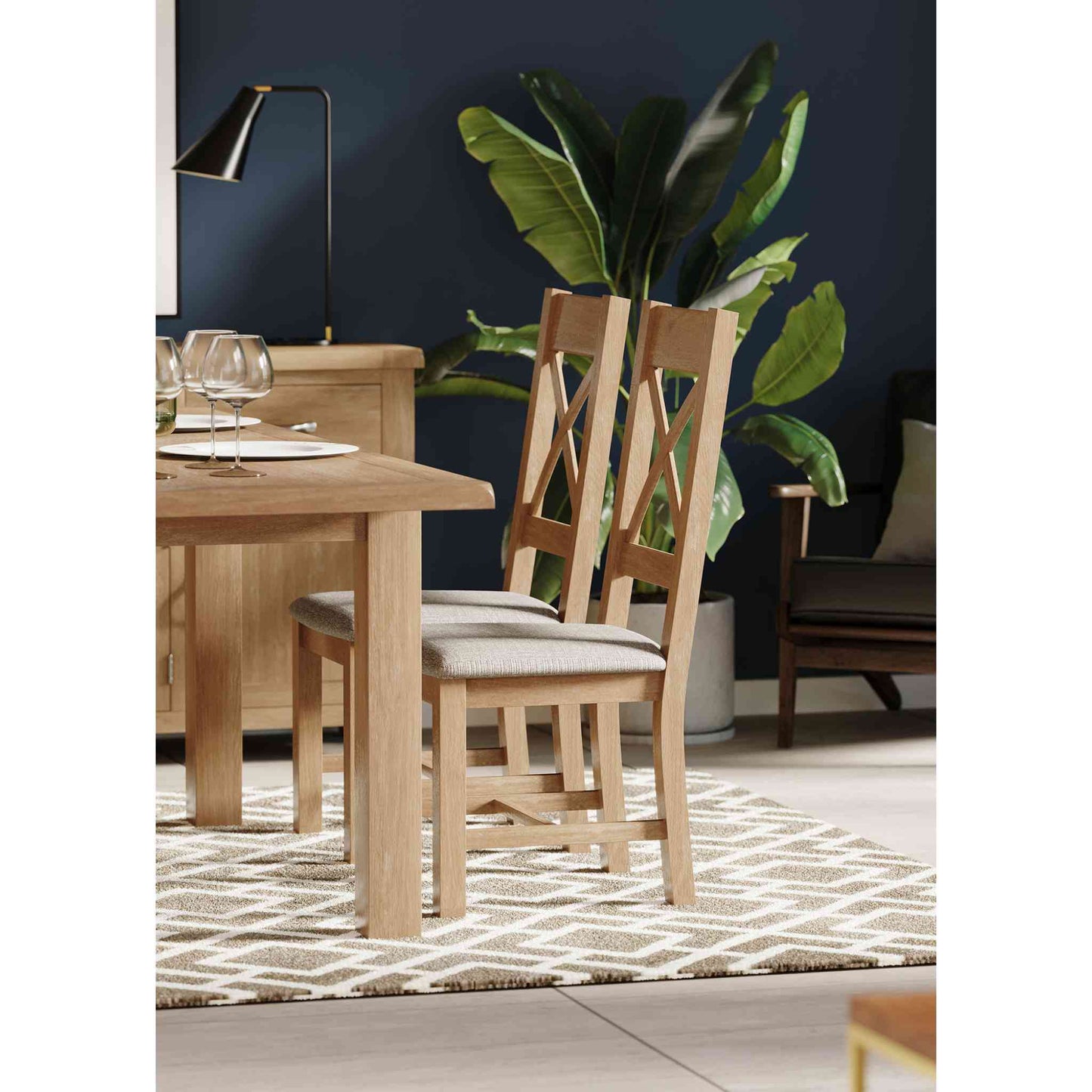 Killington Cross Back Dining Chair Oak and Killington 4-6 Seater Medium Extending Dining Table Oak closed side view